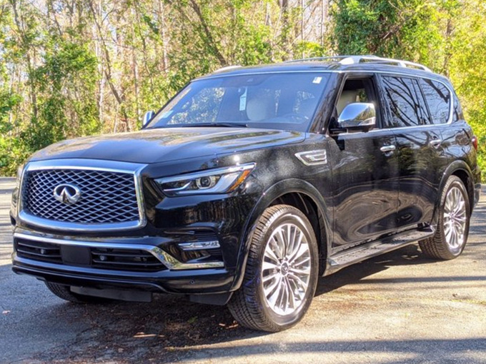 英菲尼迪qx80实拍搭56lv8引擎双色内饰嵌入式大屏